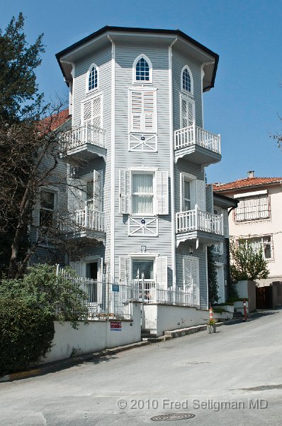 20100403_140505 D300.jpg - Walking in Yenikoy (one of the stops on the Bosphorus Ferry)